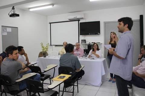 dois-projetos-entram-na-pauta-1 No encontro, o secretário Fabrício explicou como será aplicado o investimento solicitado para o evento de Natal, em Gravatal