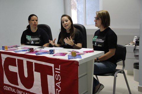 saude-do-trabalhador-pede-socorro-1 As presidentas dos sindicatos apresentaram os dados da pesquisa