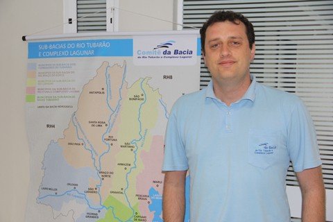 “100 mil moradores de Tubarão jogam esgoto no rio”