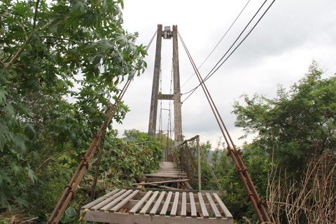 faltam-pontes-na-regiao-1 A ponte está interditada há mais de nove meses para passagem de pedestres e continua a ser utilizada na travessia das margens