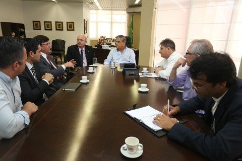 marcado-o-1o-voo-1 Além de representantes do estado, outros diretores da empresa aérea também estavam no encontro, que definiu a data para a inauguração comercial - Foto:Sabryna Sartott/Governo de Santa Catarina/Notisul