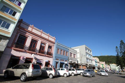 propostas-serao-abertas-hoje-1 A guarda municipal deverá identificar as áreas de implantação do estacionamento rotativo pago, aprová-las junto à concessionária e fiscalizar - Foto:Prefeitura de Laguna/Divulgação/Notisul