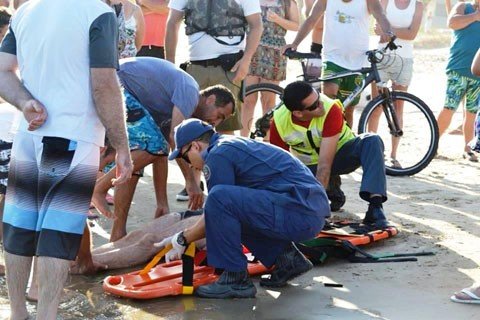 4-afogamentos-em-48-horas-1 Um turista gaúcho precisou de atendimento na última segunda-feira após tentar salvar sua irmã. Foto: Paulo Tarso/Divulgação/Notisul