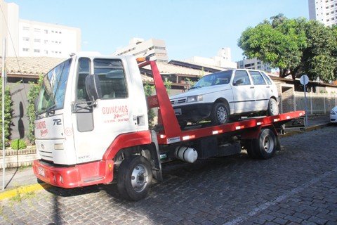 ladrao-de-carro-e-preso-em-flagrante-1 O carro foi furtado ontem à tarde, recuperado pela Polícia Militar e o ladrão foi detido