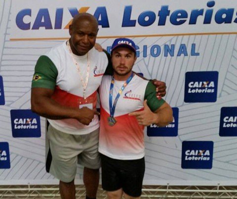capivariense-conquista-medalha-de-prata-1 O técnico (E) e Zico comemoraram muito o resultado da competição - Foto:Divulgação/Notisul