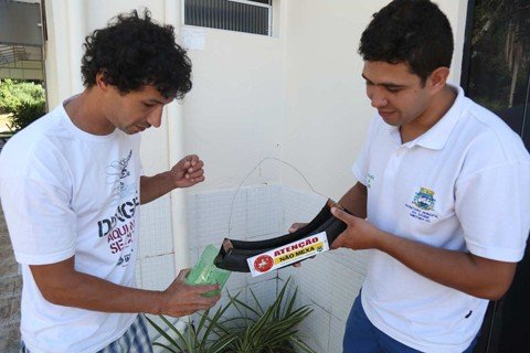 foco-e-encontrado-1 Este é o segundo encontrado na região em menos de dez dias. Até ontem foram confirmados 305 casos de dengue em Santa Catarina, conforme boletim da Dive - Foto:Claudio Lima/Prefeitura de Imbituba/Divulgação/Notisul
