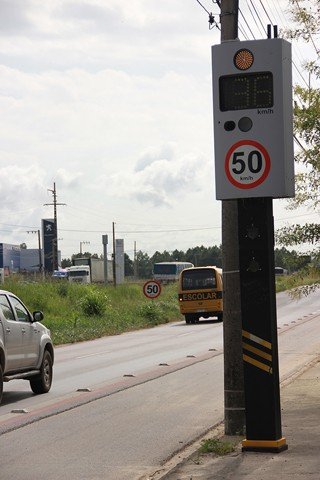 seis-novos-dispositivos-sao-instalados-1 O trânsito local na rodovia federal, em Tubarão, tem grande aglomeração urbana