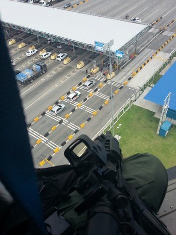 trio-e-preso-em-operacao-militar-1 Na operação além das viaturas um helicóptero auxiliou nas buscas aos bandidos - Foto:Polícia Militar de Garopaba/Notisul
