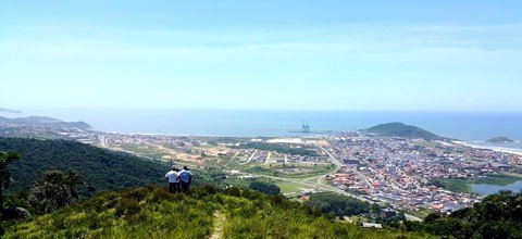 vistoria-avalia-infraestrutura-para-monumento-1 A vista do oceano de um lado e da Lagoa do Mirim do outro são grandes diferenciais do local - Foto:Emanuelle Querino Alves de Aviz/Prefeitura de Imbituba/Divulgação/Notisul