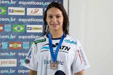 atletas-e-entidades-receberao-homenagens-1 Emillin Honorato da Associação Tubaronense de Natação (ATN) será uma das atletas agraciadas com o troféu - Foto:Arquivo pessoalDivulgação/Notisul
