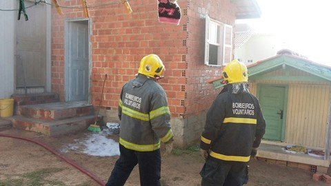 aumentam-os-atendimentos-emergenciais-1 Os bombeiros atendem os municípios de Jaguaruna, Sangão e Treze de Maio e demais vizinhos quando precisam de apoio em operações de maior proporção - Foto:Bombeiros Voluntários de Jaguaruna