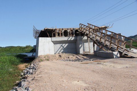 obra-esta-parada-1 As obras estão paradas há um mês por falta de repasse de recursos estaduais