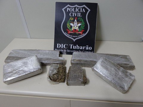 25-quilos-de-maconha-sao-apreendidos-1 Os torrões estavam em uma residência situada na região central do município - DIC Tubarão/Divulgação/Notisul