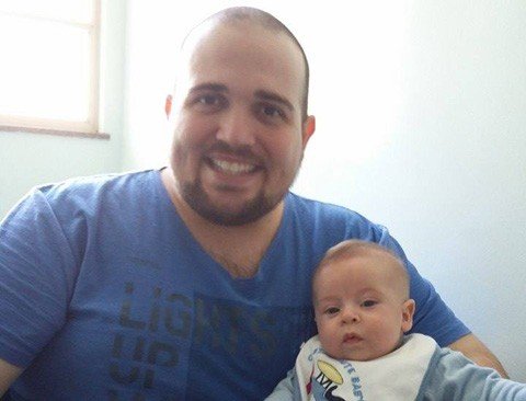 apos-29-dias-anthony-esta-em-casa-1 Anthony descobriu o tumor em fevereiro deste ano, 15 dias após o nascimento de seu filho Emanuel, e agora comemora a nova fase - Arquivo de família/Divulgação/Notisul