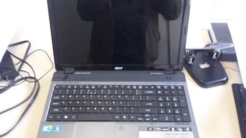 assaltantes-sao-identificados-1 Além do computador que pertencia à farmácia, a polícia também encontrou outros objetos roubados pelo casal - Foto:Polícia civil de Capivari de Baixo/Divulgação/Notisul
