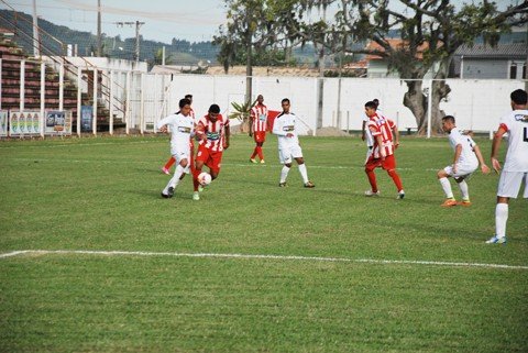 leao-do-sul-e-derrotado-em-casa-1 Com a derrota, o Leão caiu uma posição na tabela e é ultrapassado pelo Porto. Foto: Luiz Henrique Fogaça/Fogaça Comunicação/Divulgação/Notisul.