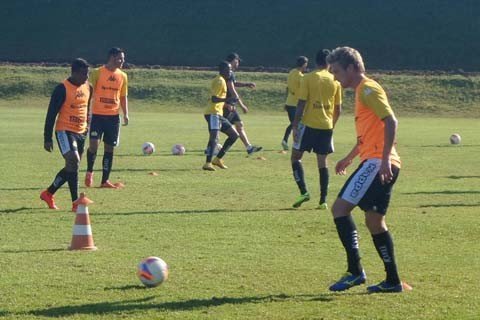moacir-junior-permanece-no-comando-do-criciuma-1 Os atletas do Tigre voltaram aos treinos ontem pela manhã - Foto:Fernando Ribeiro/ Criciúma E.C./Divulgação/Notisul
