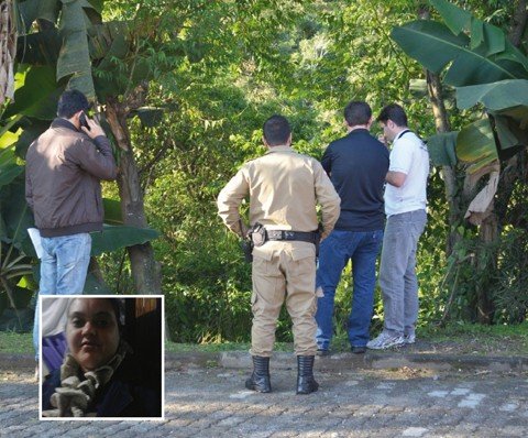 mulher-e-encontrada-morta-1 O corpo de Jadna (no detalhe) foi encontrado no início da tarde em meio a árvores em um barranco - Foto:Sthephanie Piava/Divulgação/Notisul