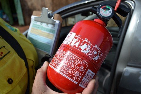 obrigatoriedade-e-adiada-para-outubro-1 Quando entrar em vigor, a fiscalização irá punir com multa de R$ 127,69, além de cinco pontos na carteira de habilitação - Foto:Divulgação/Notisul