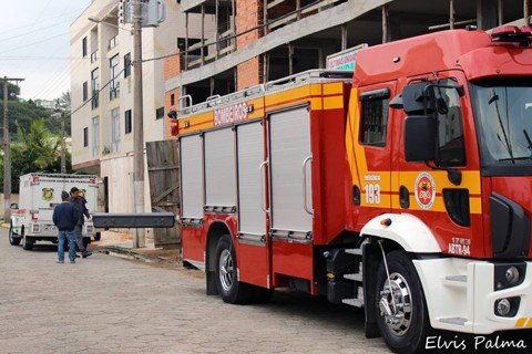 No momento do acidente, dois homens trabalhavam no local. Um conseguiu se salvar   -  Foto:Elvis Palma/Divulgação/Notisul