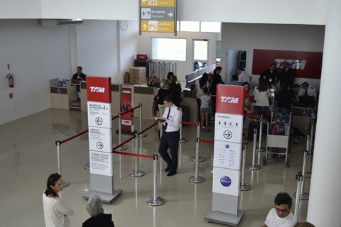 voos-comerciais-mobilizam-mais-de-4-mil-passageiros-1 Em 30 dias, além dos voos da TAM, houve 28 pousos e decolagens de aeronaves executivas - Foto:Eduardo Zabot/RDL Aeroportos/Divulgação/Notisul