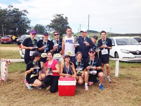 15-atletas-da-equipe-run4health-estarao-na-disputa-1 A última disputa com participação em massa do elenco da Run4Health foi na 1ª Cross Country Jaguaruna, que rendeu inúmeros troféus para o grupo no mês passado - Foto:KBS Assessoria/Divulgação/Notisul