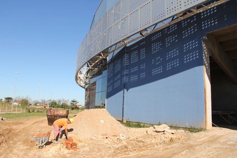 arena-deve-ficar-pronta-em-tres-meses-1 Assim que estiver pronta, a arena terá mais de dez mil metros quadrados e será a sede oficial dos Jogos Abertos de Santa Catarina em 2016. Foto: Silvana Lucas
