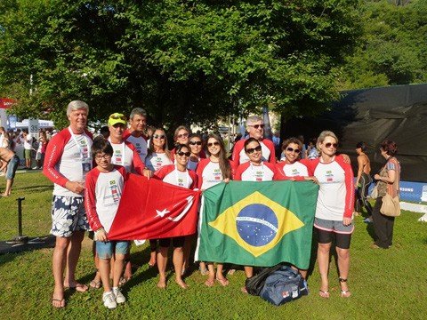atleta-cumpre-etapa-em-istambul-1 O nadador da ATN completou a prova em 1h44min - Foto:Divulgação/Notisul