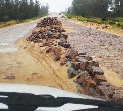 A obra, que iniciou com a colocação de paralelepípedos, está parada há oito meses  - Foto:João Baiuka/Divulgação/Notisul