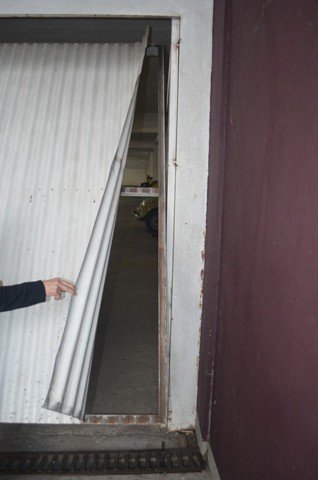 mais-de-r-10-mil-em-mercadorias-sao-furtadas-1 É a segunda vez neste ano que o supermercado é alvo de furto. Desta vez, a porta foi arrombada - Foto:Stéphanie Piava/Divulgação/Notisul