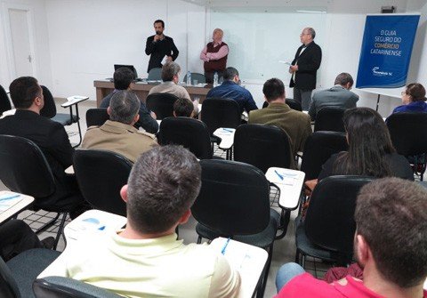 mobilidade-e-discutida-1 O encontro ocorreu entre os representantes da Fecomércio-SC, do Sindilojas e da prefeitura de Tubarão - Foto:Fecomércio-SC/Divulgação/Notisul