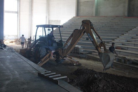 obras-estao-em-fase-de-conclusao-1 O revestimento da quadra e do teatro está em fase de conclusão - Foto:Tayná Rosick/Prefeitura de Tubarão/Divulgação/Notisul
