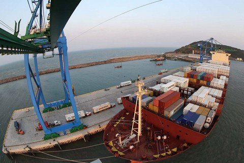 portos-crescem-mas-ha-desafios-1 Entre 2014 e 2013, o porto de Imbituba aumentou em mais de 40% sua movimentação de cargas - Foto:Santos Brasil/Divulgação/Notisul