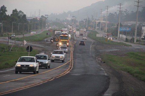 rodovia-fechara-para-alteracoes-na-pista-1 As mudanças provavelmente não eliminarão por completo os congestionamentos até que terminem as obras de duplicação