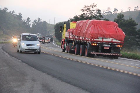 rodovia-tera-obras-no-inicio-da-semana-1 Durante a semana, nas proximidades do túnel, em Tubarão, a rodovia apresentou muitas filas nos dois sentidos
