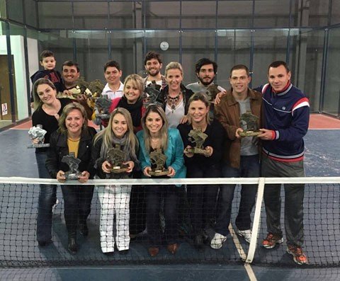 tubaronenses-estao-entre-os-melhores-1 O elenco comemora o bom resultado nos Campeonatos Brasileiro e Catarinense - Foto:Divulgação/Notisul