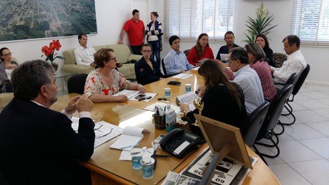 O encontro teve como objetivo manter os atendimentos no hospital por meio do SUS  -  Foto:Chênia Cenci/SDR Braço do Norte/ Divulgação/Notisul