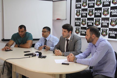 mais-de-30-pessoas-sao-detidas-1 Os delegados Danilo Bessa Brilhante (E), André Luis Mendes, André Luiz Bermudez e Rubem Antônio Teston da Silva (D) divulgaram os primeiros resultados - Foto:Silvana Lucas/Notisul