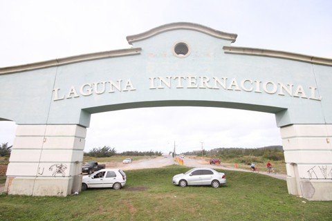 portico-sera-demolido-esta-semana-1 A implosão está programada para esta sexta-feira - Foto:Geraldo Gê/Prefeitura de Laguna/Divulgação/Notisul