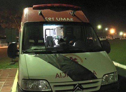 Há mais de um mês, as ambulâncias do Samu estão com uma faixa preta como forma de protesto  -  Foto:Divulgação/Notisul