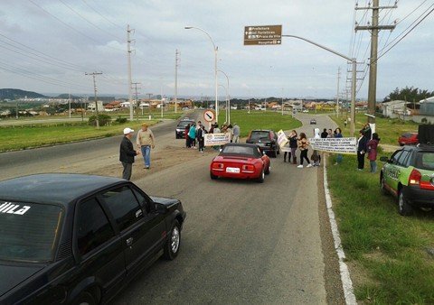 via-recebera-lombadas-1 No último mês, os moradores realizaram o movimento ‘Pare Manoel’, quando fecharam a avenida Cônego Itamar Luiz da Costa para reivindicar melhorias - Foto:Divulgação/Notisul