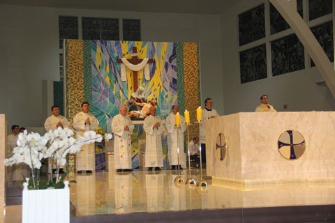 centenas-de-pessoas-celebram-a-data-1 As celebrações terminaram ontem com uma missa proferida pelo bispo Dom João Francisco Salm e concelebrada pelos padres da cidade, na Catedral - Foto:Jailson Vieira/Notisul