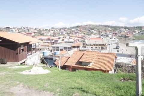 comunidade-impede-demolicao-1 Hoje, 50% das construções do Farol estão irregulares ou em fase de regularização - Foto:Prefeitura de Laguna/Divulgação/Notisul