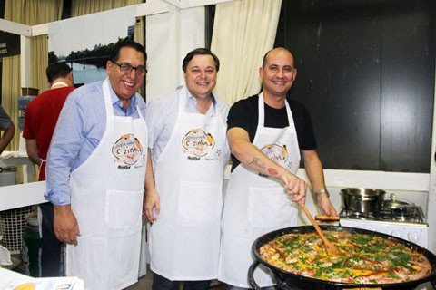 solidariedade-que-faz-a-diferenca-1 Além de 'alimentar' a solidariedade, o jantar é um banquete com pratos da alta gastronomia, conduzido por 13 chefs voluntários - Foto:Letícia Matos/Notisul