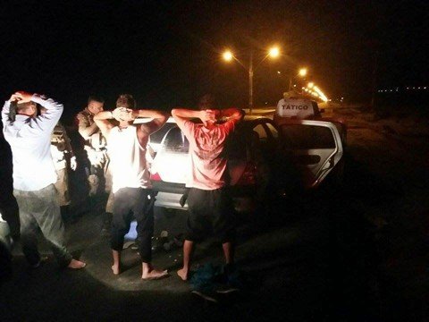 adolescentes-sao-flagrados-na-venda-de-drogas-1 A ação foi realizada entre a noite de sexta-feira e a madrugada de sábado. - Foto: Gelg de Laguna/Divulgação/Notisul.