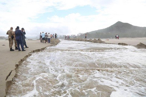 barra-de-ibiraquera-deve-ser-aberta-hoje-1 A abertura tem grande importância para as comunidades que vivem no seu entorno - Foto:Cláudio Lima/Divulgação/Notisul