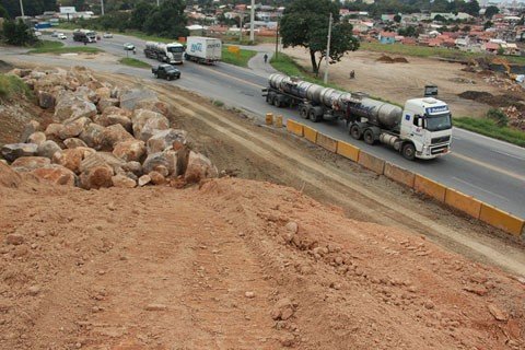 br-101-sera-interrompida-hoje-1 A partir do momento da detonação, o trânsito de veículos será restabelecido em, no máximo, 15 minutos - Foto:Muriel Albonico/Dnit-SC/Divulgação/Notisul