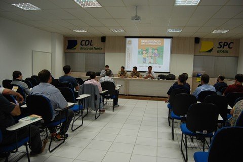 campanhas-de-conscientizacao-sao-lancadas-1 Representantes das entidades de segurança e do comércio estiveram no auditório da CDL - Foto:Divulgação/Notisul
