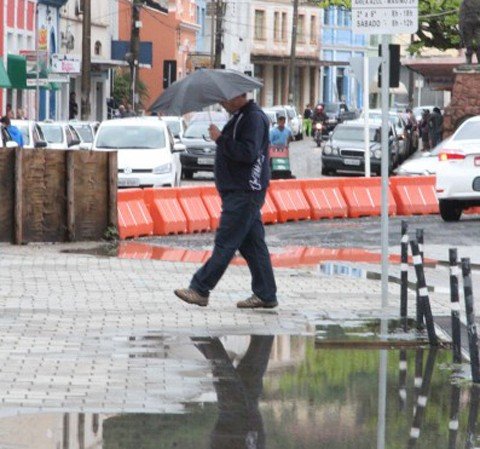 chuvas-continuam-ate-segunda-feira-1 Em Laguna, ontem, chegou a 60 mm de água, com chuva intensa, principalmente à tarde - Foto:Geraldo Gê/Prefeitura de Laguna/Divulgação/Notisul