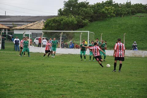 classificacao-e-disputada-ate-os-ultimos-minutos-1 Palmeiras e Revoredo duelaram no sábado e quem se deu melhor foi o time Alviverde - Foto:Fogaça Comunicação/Divulgação/Notisul